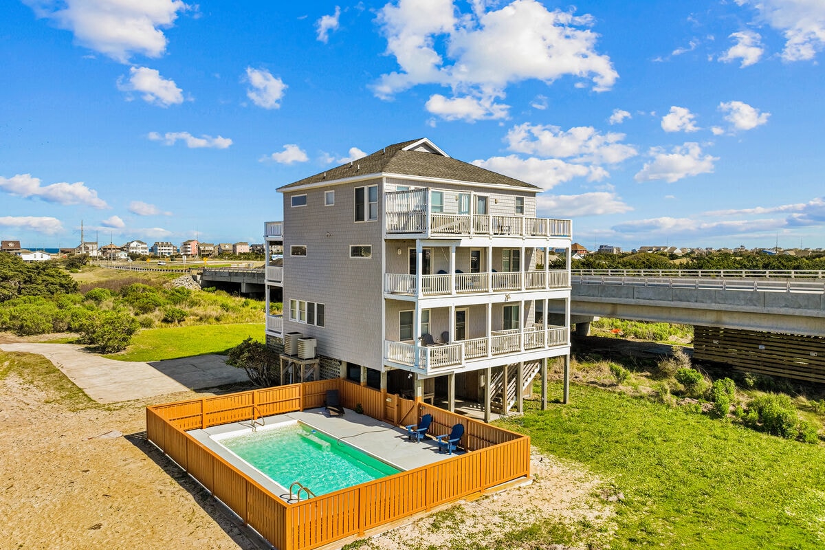 6BR sound-front home with hot tub, pool, grill, AC