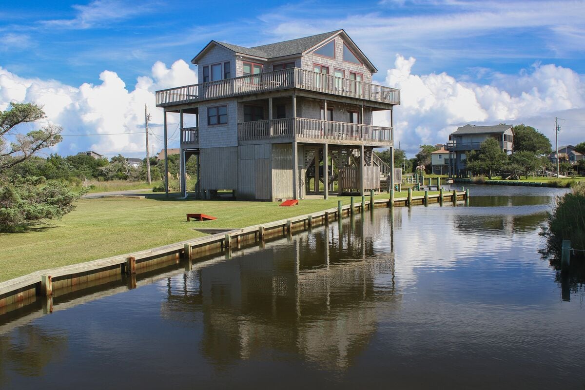 3BR Waterfront | Dock | Pool | Deck | W/D