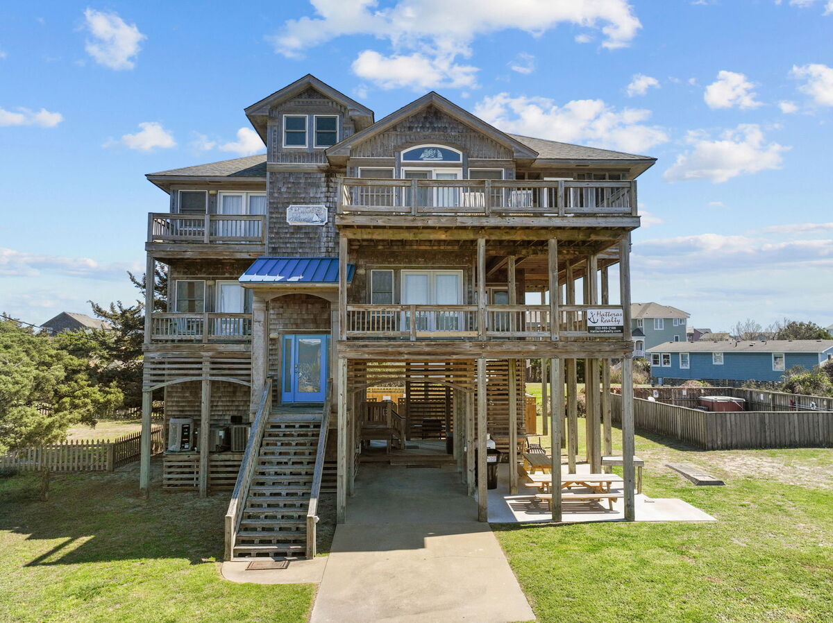 Oceanside home w/ saltwater pool, hot tub
