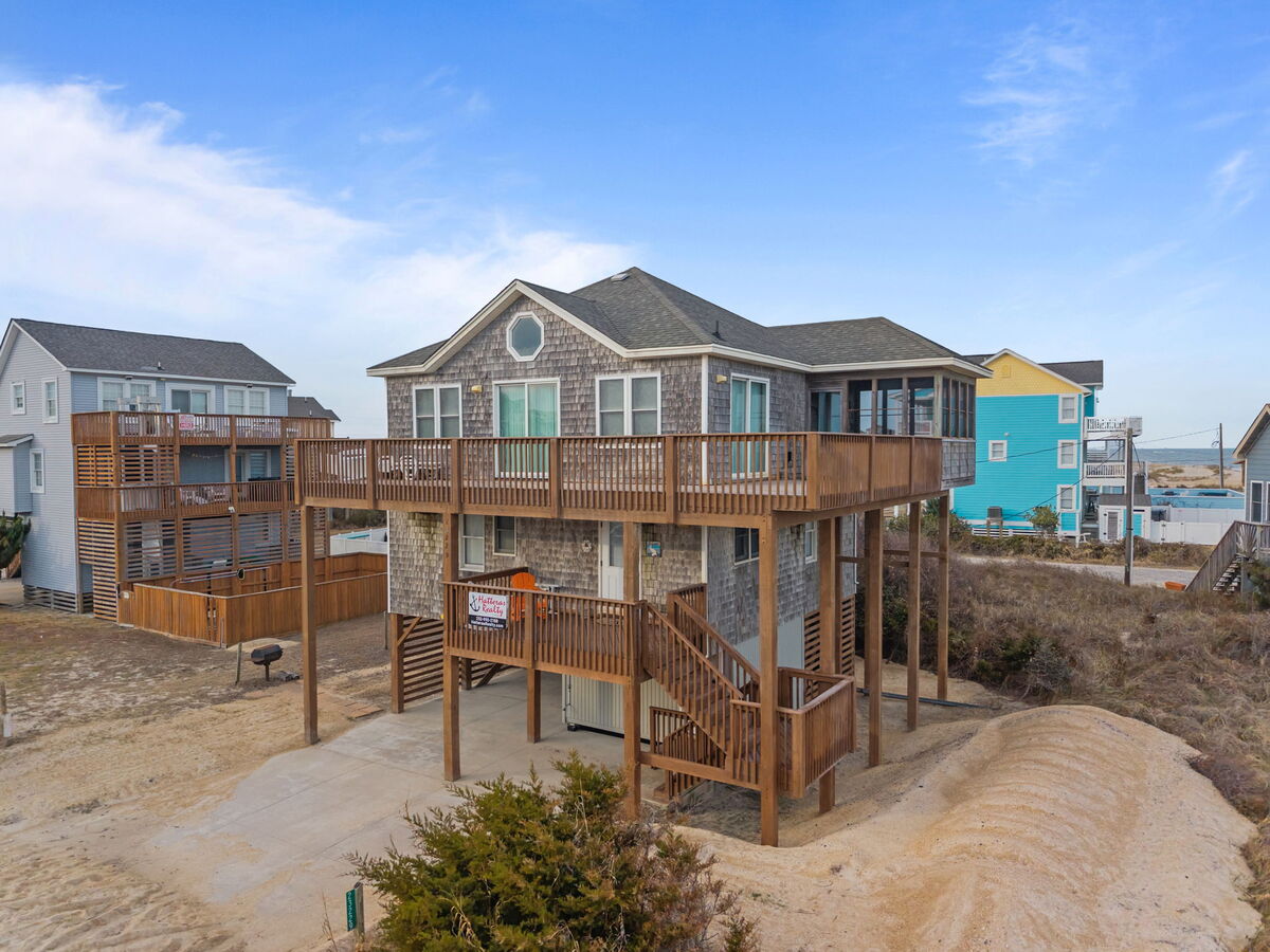 4BR Semi-Oceanfront dog friendly with a hot tub