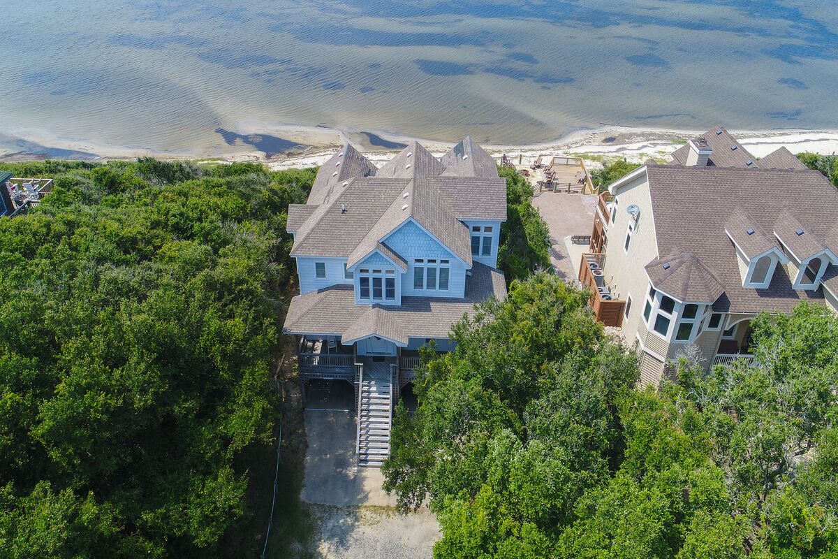 4BR Soundview | Pool | Hot Tub | Game Room
