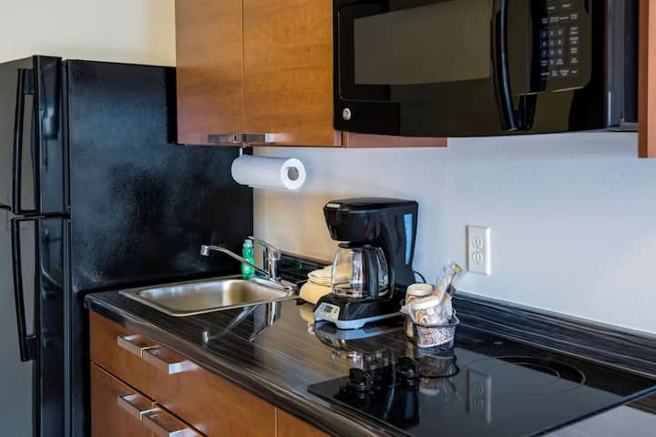 Pet-friendly Extended Stay Near Arboretum Trails - Overland Park, KS