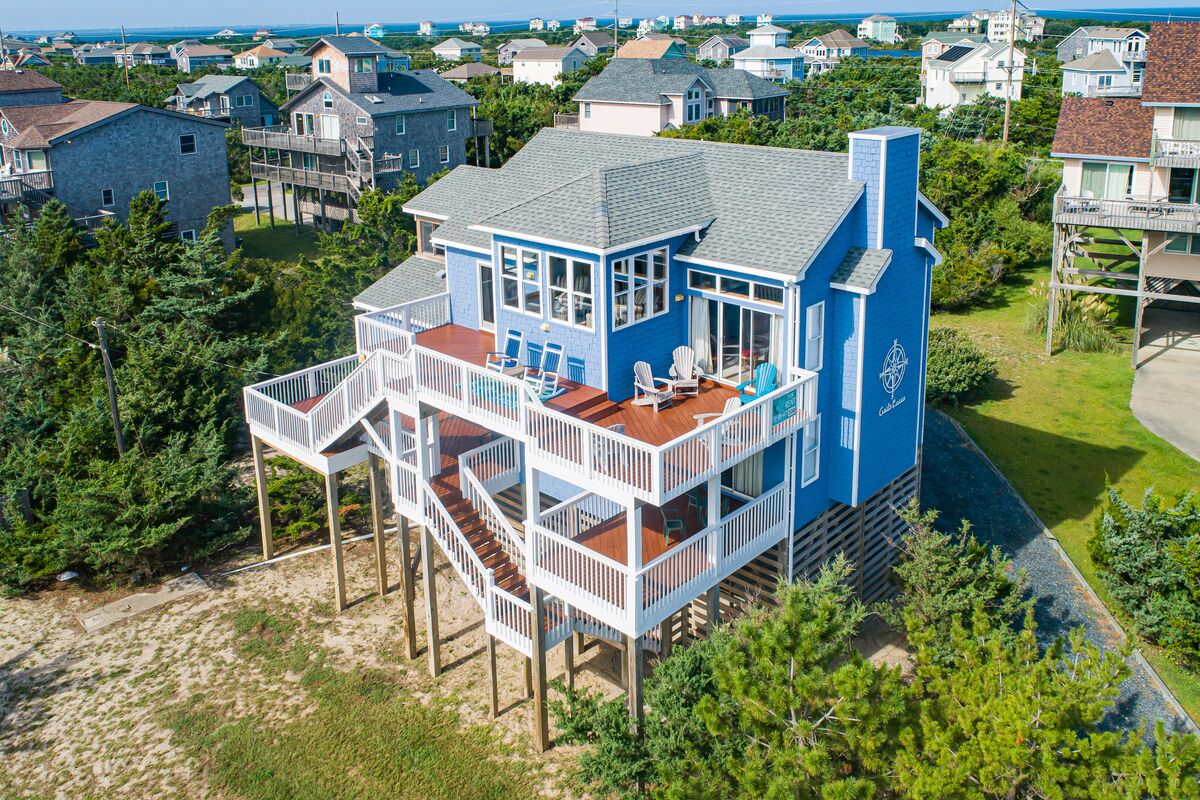 Gail's Force 330: ocean-view, outdoor pool