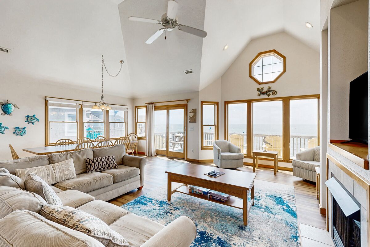 4BR Waterfront | Dog Friendly | Pool | Hot Tub