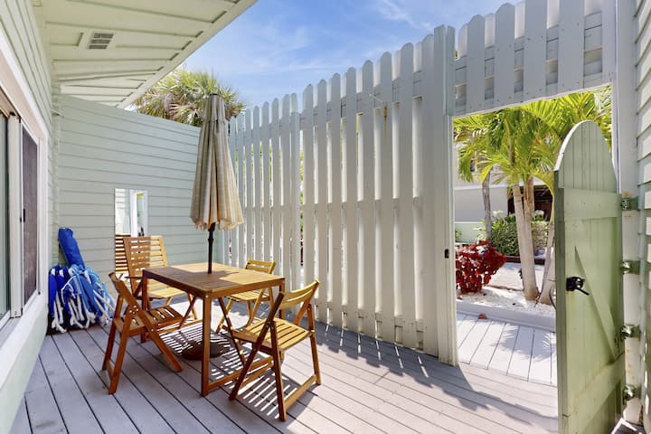 Enchanting Condo W/ Kitchen & Private Yard - Indian Shores