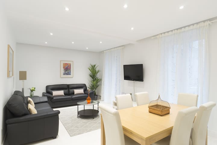 Groseko, next to La Zurriola beach