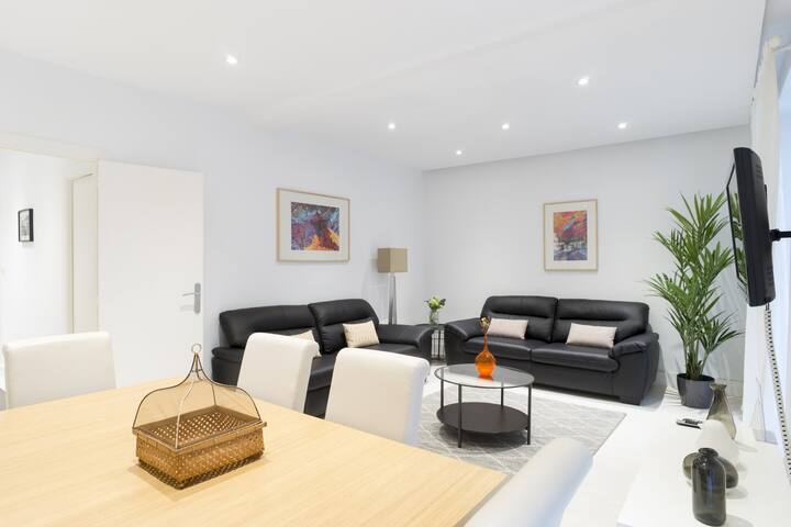 Groseko, next to La Zurriola beach gallery image 3