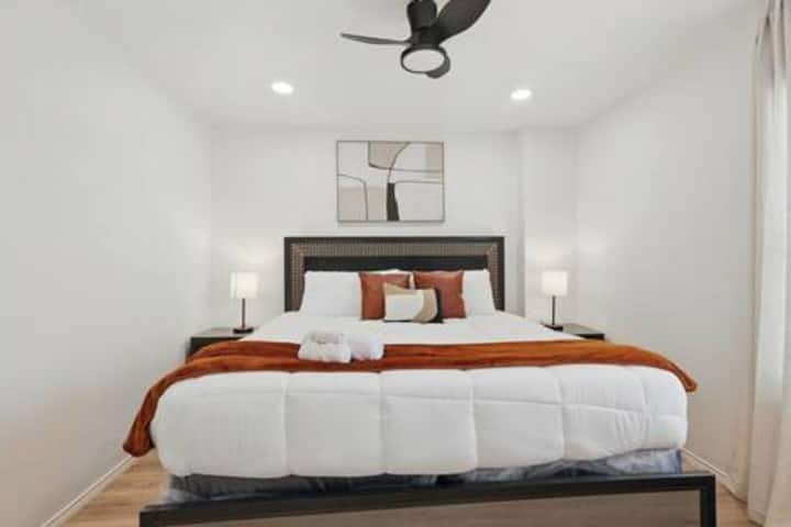 Დაისვენეთ მშვიდად და კომფორტულ საძინებელში.