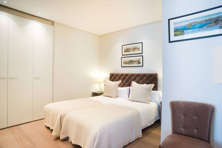 Niza La Concha, terrace with beach views gallery image 5