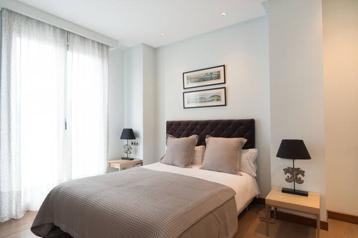 Niza La Concha, terrace with beach views gallery image 4