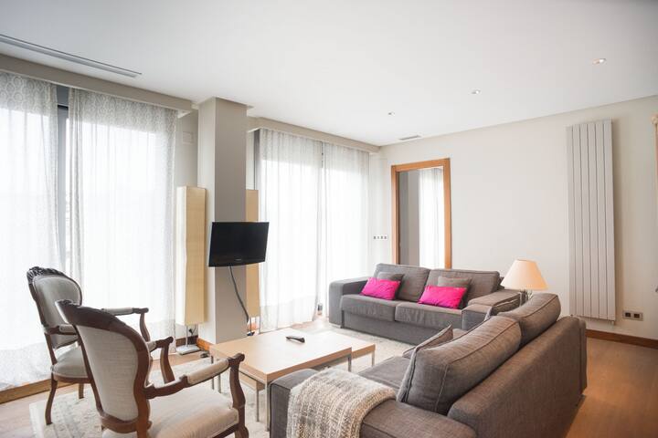 Niza La Concha, terrace with beach views gallery image 2