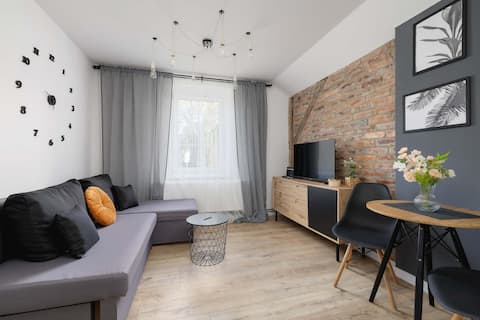 Top Airbnb: Betonowa 4 | Brick Cozy Apartment | Remote Work in Szopienice Burowiec