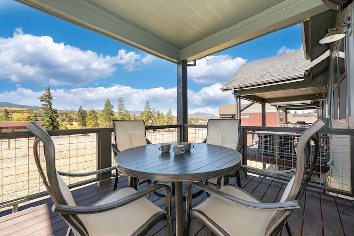Family Luxe Townhome, Hot Tub + Winter Park Views - Fraser, CO