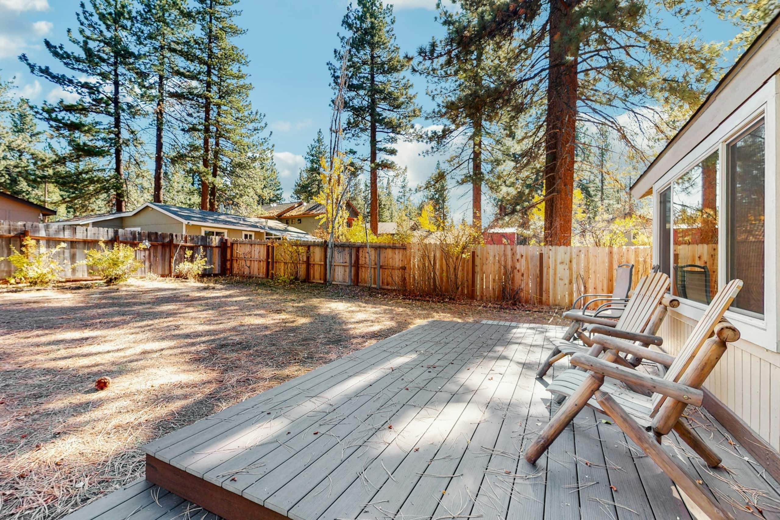 Golden Pine Lodge Hot Tub, Fenced Yard, Garage - Photo 24