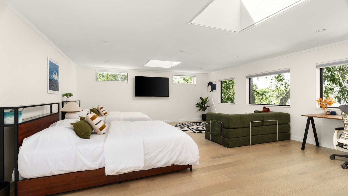 Thirs floor game room 