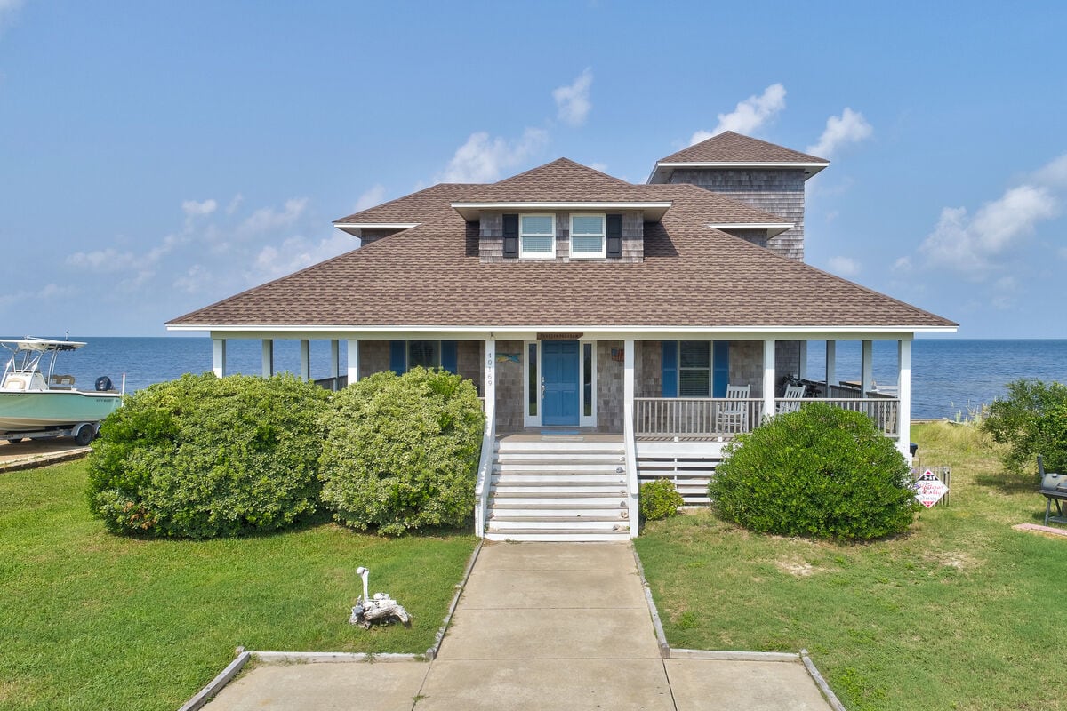 Reel Living #3-AV: Dog-Friendly, Waterfront
