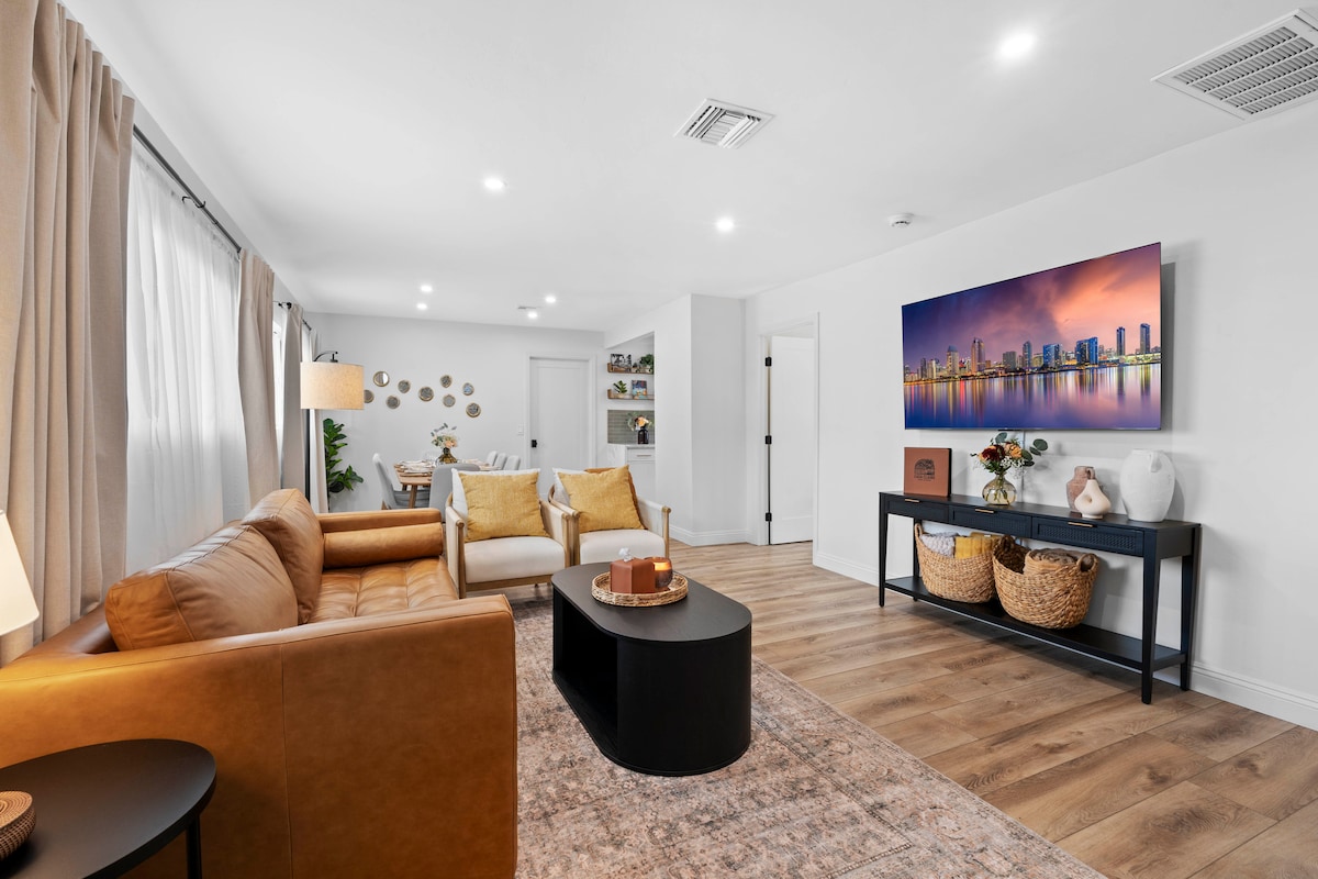 Top Airbnb: Hot Tub/Pool/Fire Pit/10 Mins to Beach in Clairemont Mesa