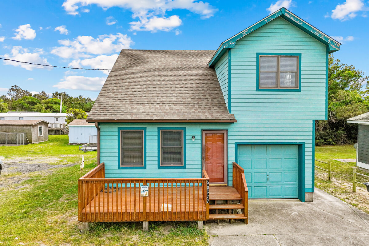 2BR Dog-Friendly Home w/ Deck & Arcade