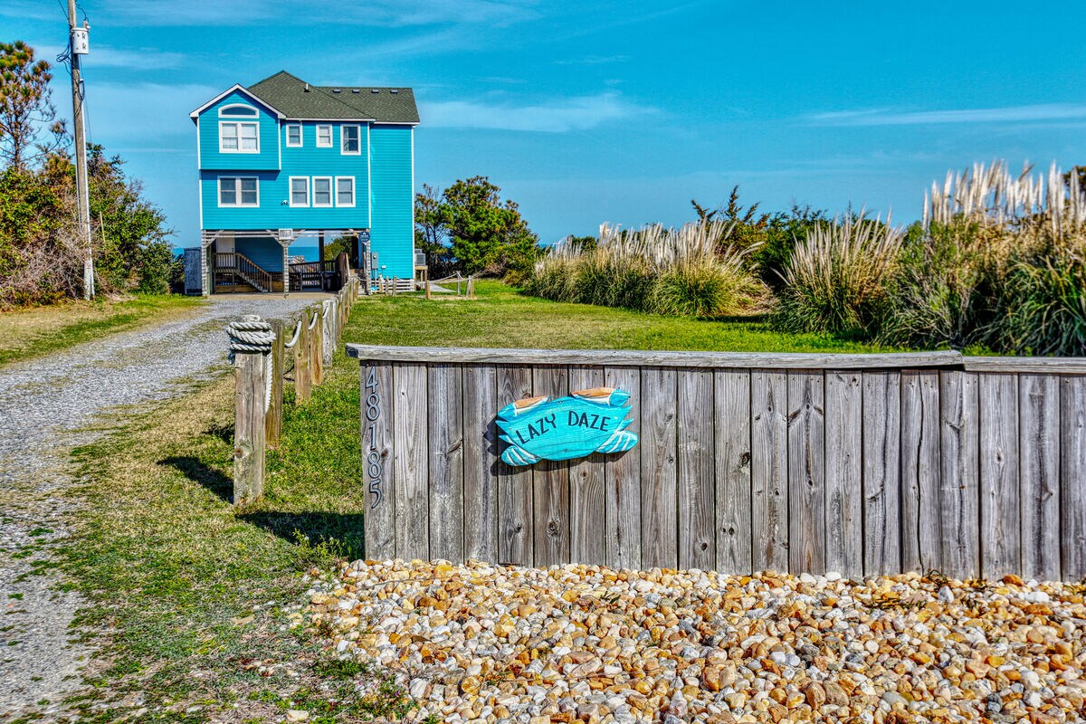 Dog-friendly, sound-front 4BR with 2 sundecks