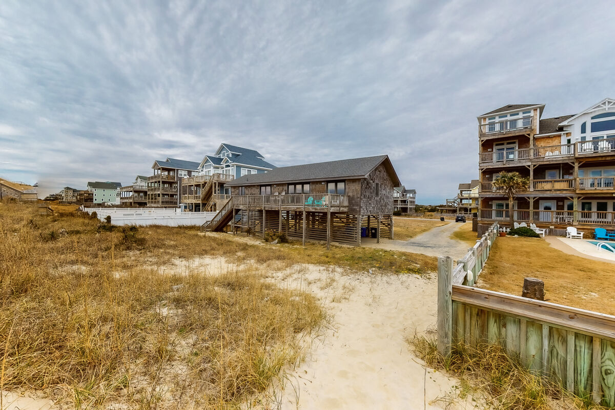 3BR Oceanfront Dog Friendly | Deck | W/D