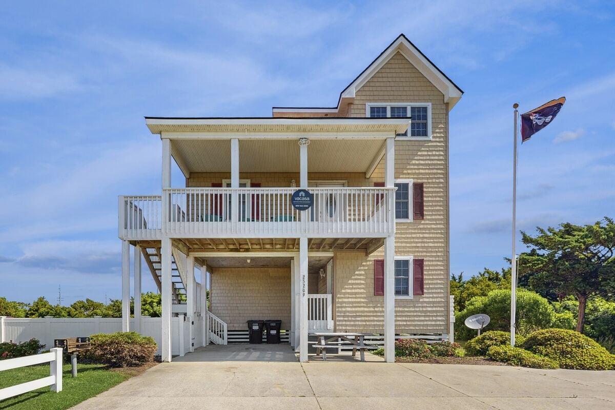 Soundview 5BR Dog Friendly | Pool | Hot Tub