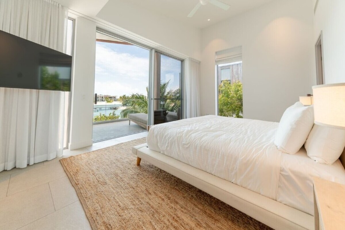 Oceanview Comfort | Marine Life & Adventure