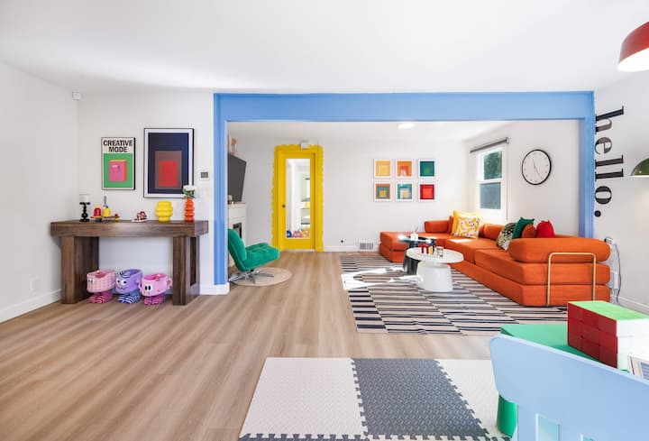 Dopamine Design 3br, 2025 Remodel & Kids Zone - Shoreline, WA