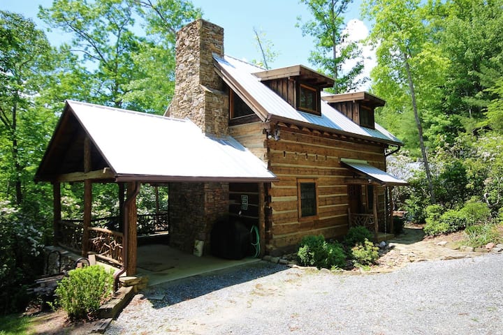 Sarah`s Cabin in Pisgah Forest