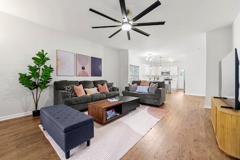Top Airbnb: Dahlia- FreeParking/WiFi/Groups/Laundry/6 Bedrooms in Dixie Hills