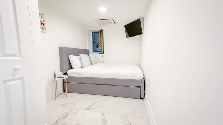 Спалня №10 на долния етаж има двойно легло с двойно разтегателно легло отдолу