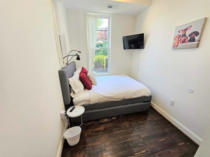 Спалня №7 на основното ниво има пълно легло с две единични легла отдолу