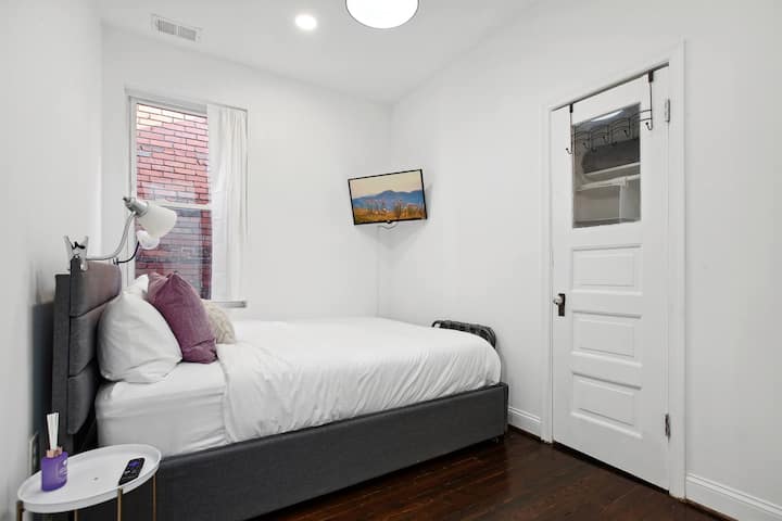 Спалня №3 на горния етаж има двойно легло с две единични легла отдолу