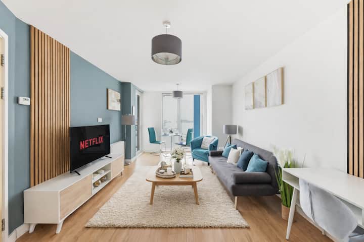 Modern City Centre Flat • Balcony • Free Parking - Milton Keynes