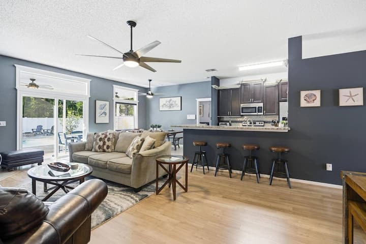 Castaway Cove | Pool | Game Room | Beach | Office - Palm Coast, FL