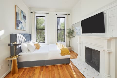 Top Airbnb: Cozy Studio| Full Kitchen | Queen Bed |Near Subway in Hamilton Heights Sugar Hill