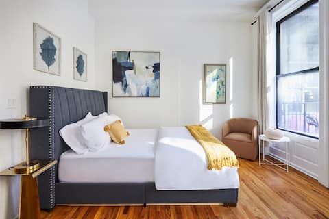 Popular Airbnb listing: Cozy Brownstone Studio |Full Kitchen |Near Subway in Hamilton Heights Sugar Hill