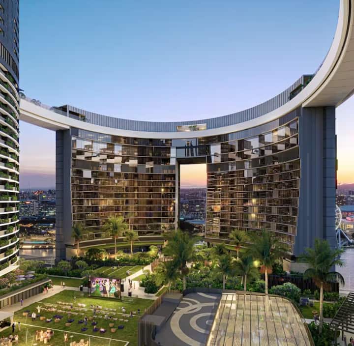 For the whole family! Queens Wharf 3 BR+MPR