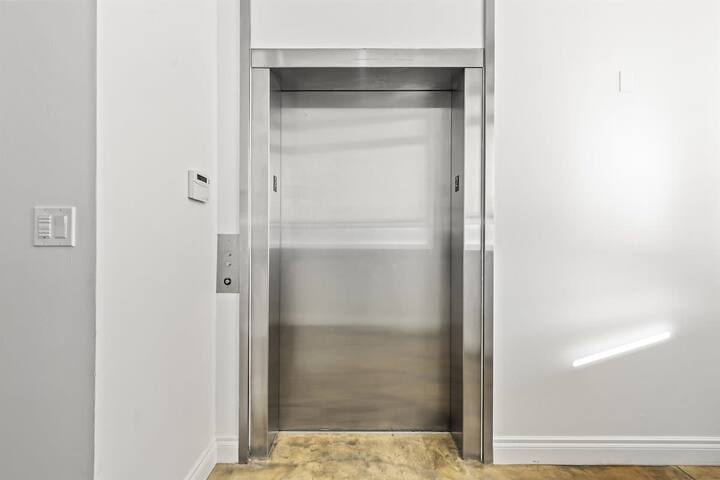 The Aristocrat – 3800 sqft Denver Loft w/ HUGE Pat gallery image 4