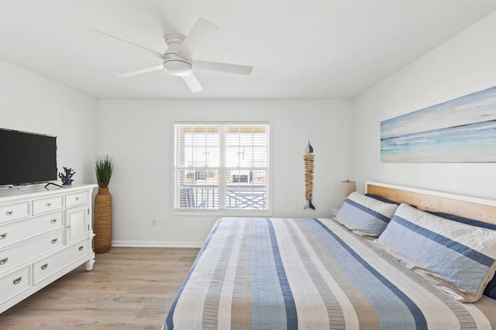 12 — მთავარი საძინებელი პირველ სართულზე (საწოლი 193×203 სმ)