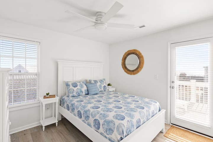 16 — საძინებელი 3 — მეორე სართული (საწოლი 152×203 სმ)