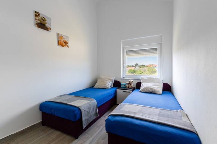 Bedroom 2, Surface: 10 m²