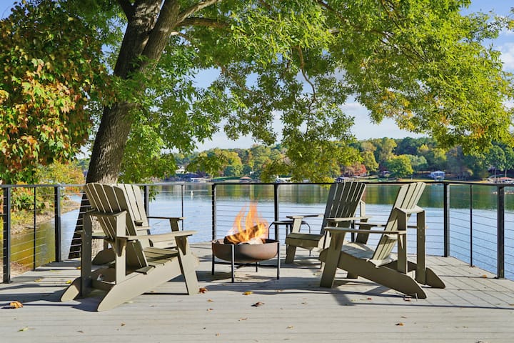 Rustic Lakefront Cabin With Incredible Views - Denver, NC