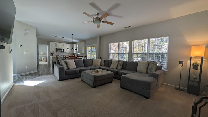 Bampton Bliss – Concord Retreat W/ Space & Comfort - Concord, NC