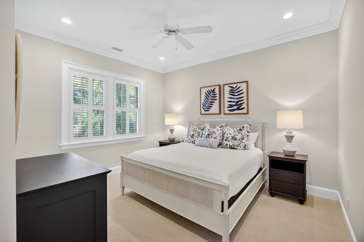 Dormitorio 2 - Cama king - TV - Acceso al porche - Baño privado - Segundo piso