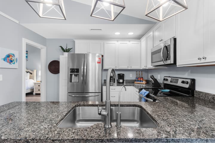 Coastal Oasis In Heart Of Oki - Oak Island, NC