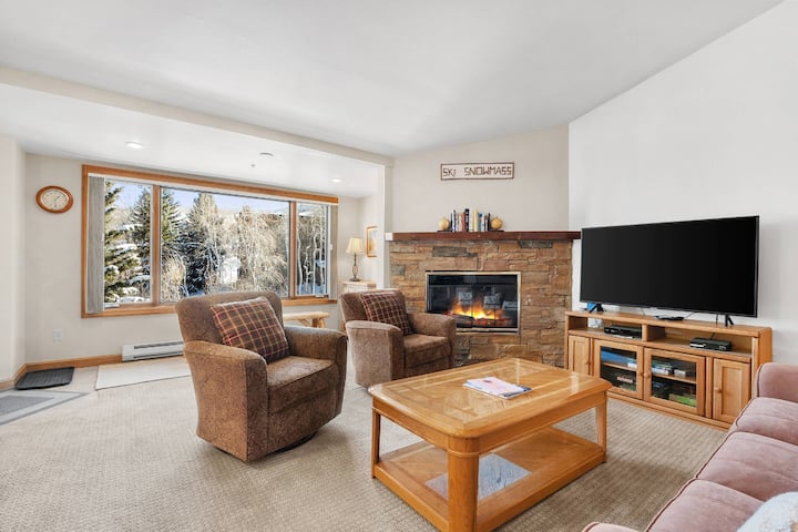Snowmass Near Trails. Pool/ht, Gas Fp, W/d - Snowmass Village, CO