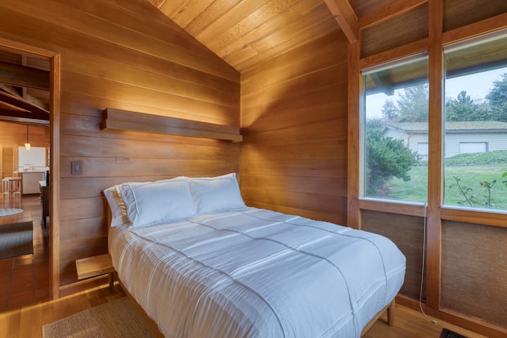 El dormitorio 2 cuenta con una cama completa.