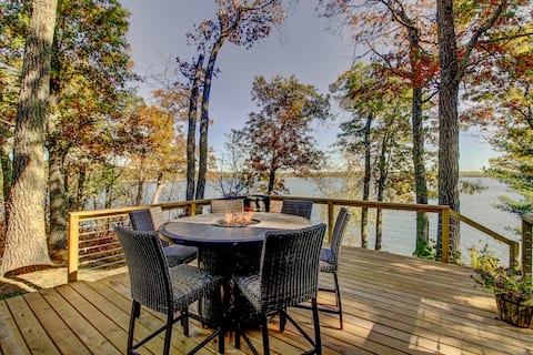 Near All-Season Trails: Lakefront Crosby Getaway!