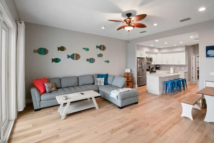 Clearwater Beach Townhouse With Rooftop Patio - Clearwater Beach, FL