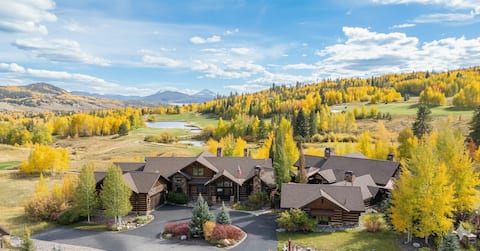 Luxury Private Estate • Spa • GameRoom • 1.5 Acres